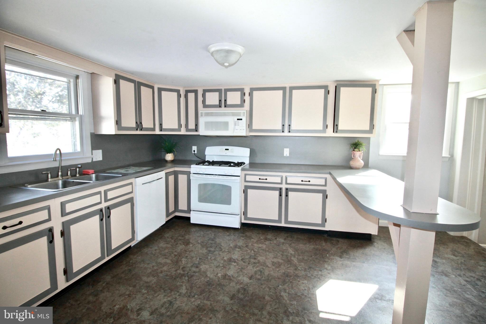 1506 West Trindle Road Carlisle, PA 17015 - Photo 2 of 25 Gallery Image 2
