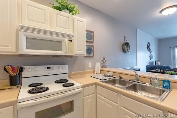 $300,000 | 4935 Robbins Circle, Unit 223, Osage Beach, MO 65065