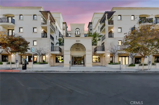 a black and white photo of a picture