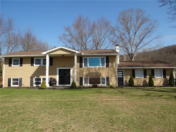 $314,900 | 17 Redwing Lane, Horseheads, NY 14845