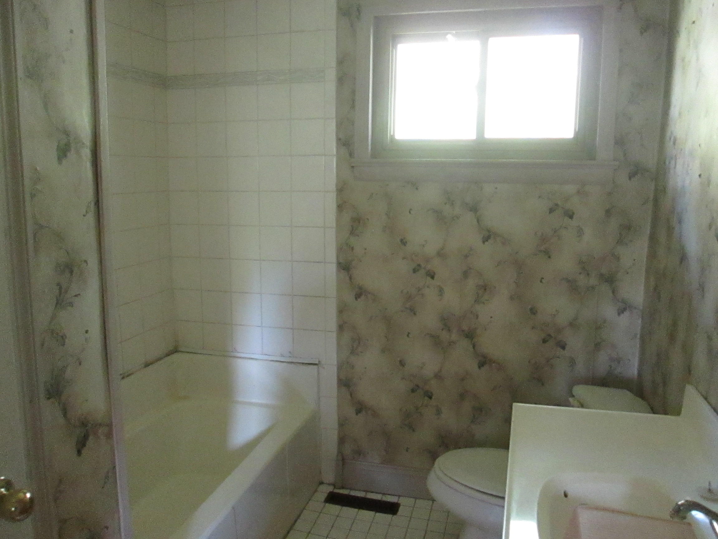 6120 Vance Road Chattanooga, TN 37421 - Photo 8 of 20 hall bath