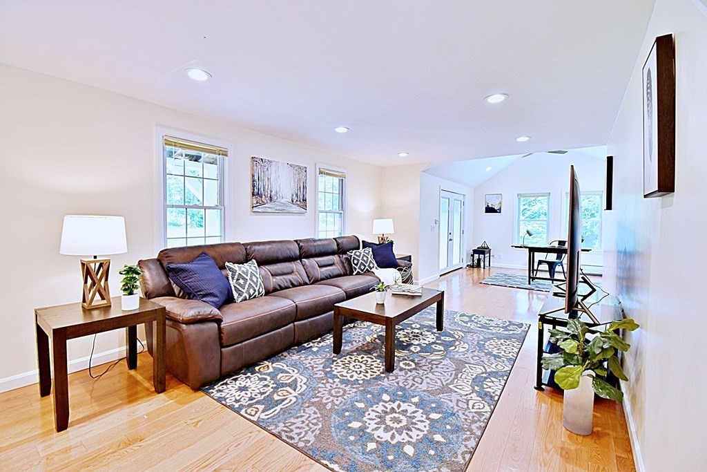 40 Gilmore Road Southborough, MA 01772 - Photo 3 of 36 Gallery Image 3