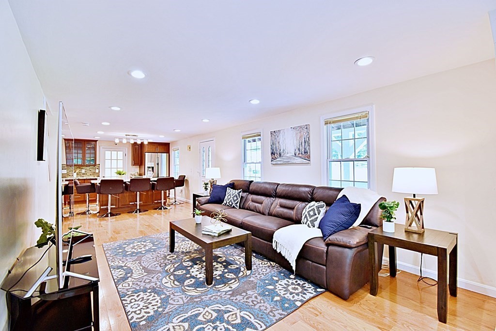40 Gilmore Road Southborough, MA 01772 - Photo 4 of 36 Gallery Image 4