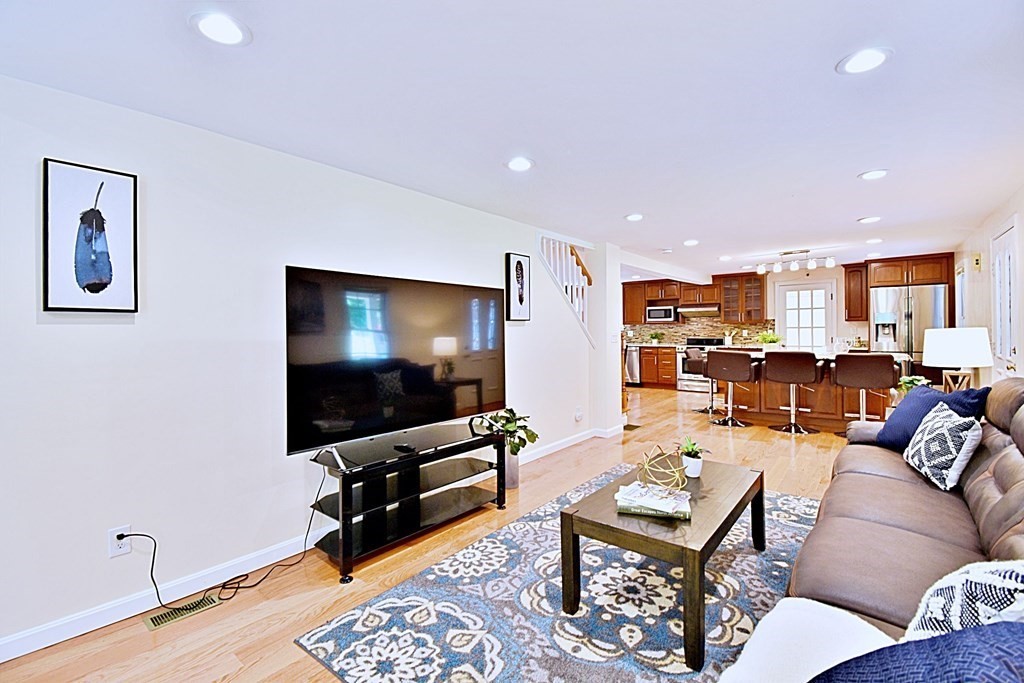 40 Gilmore Road Southborough, MA 01772 - Photo 5 of 36 Gallery Image 5