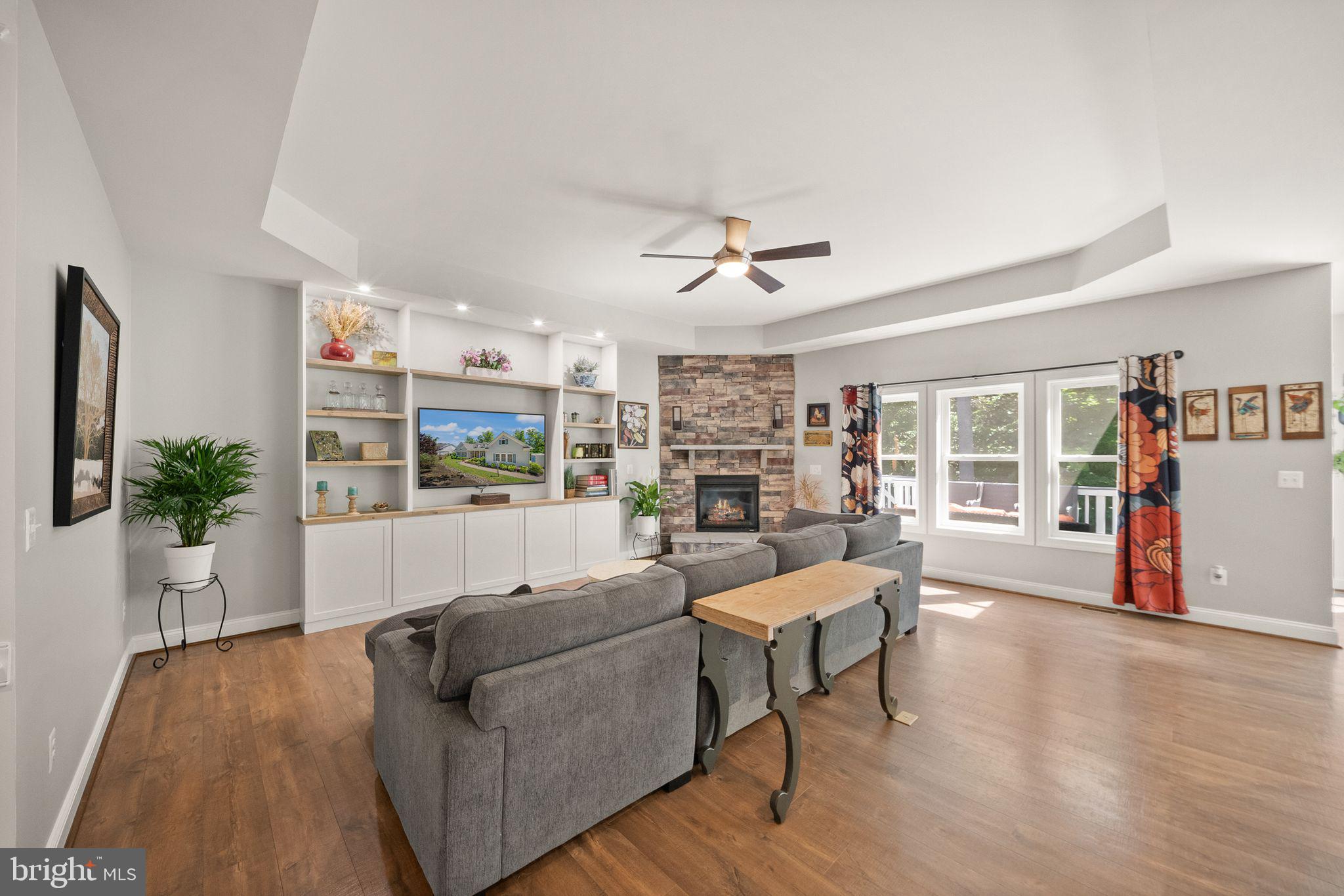11677 Kahns Road Manassas, VA 20112 - Photo 21 of 78 Family Room with built -ins