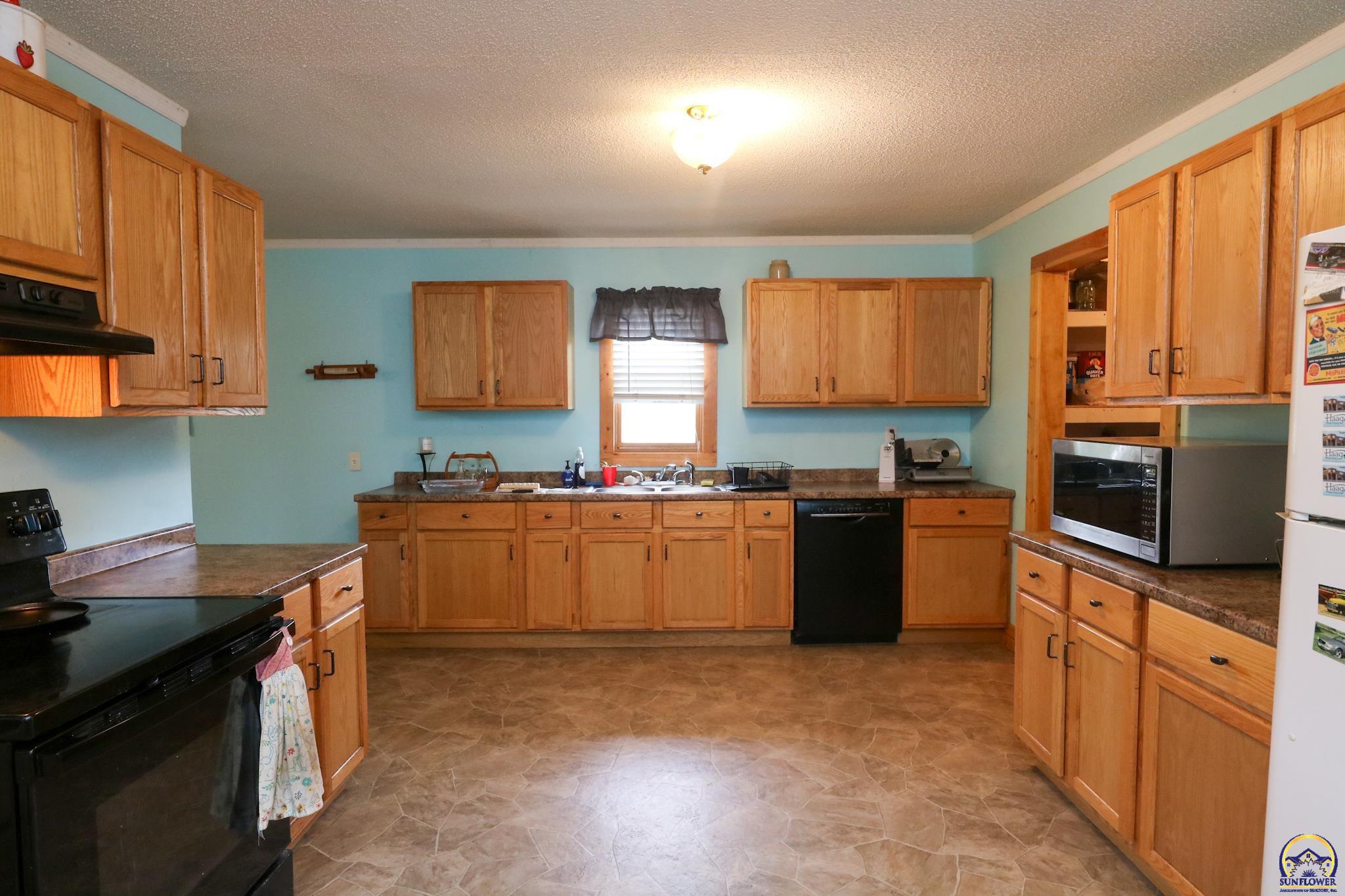 1673 Rd V6 Emporia, KS 66801 - Photo 17 of 58 Kitchen