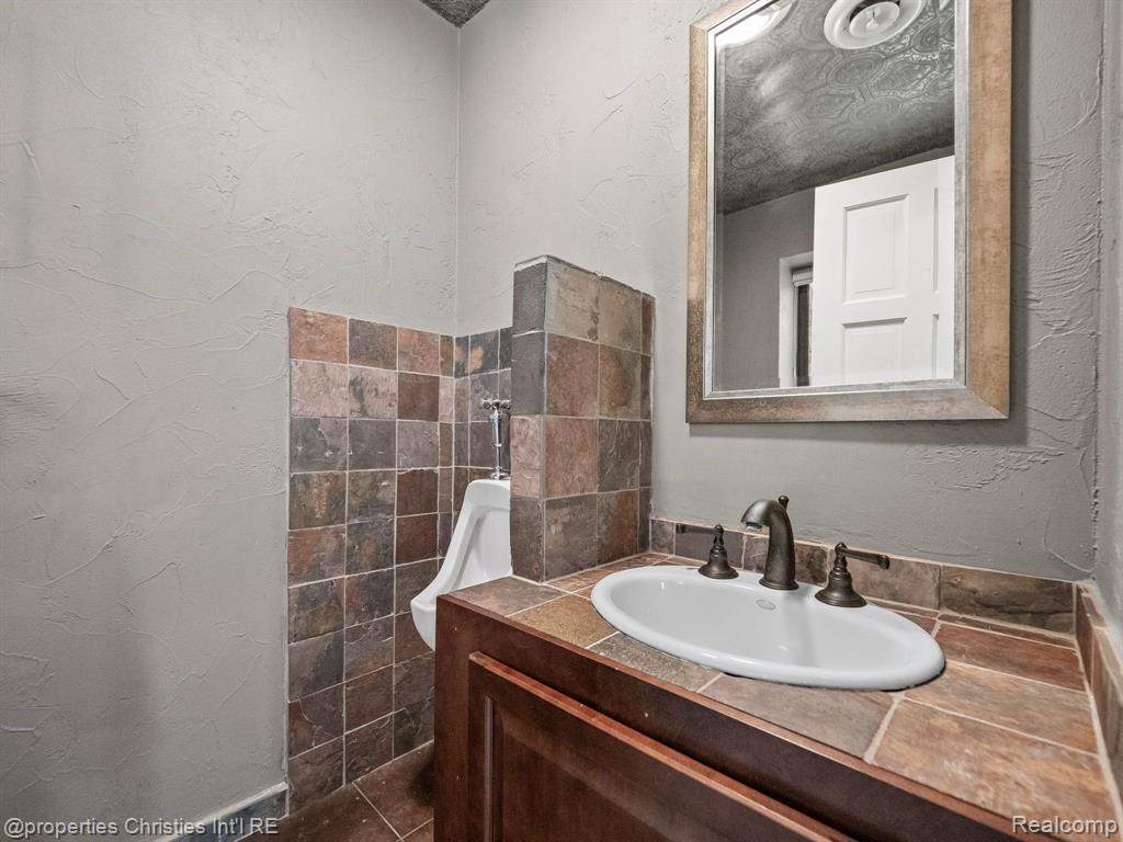 835 Northgate Road Rochester, MI 48306 - Photo 42 of 65