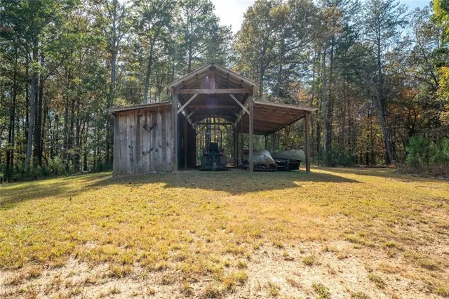 a view of a backyard of the house
