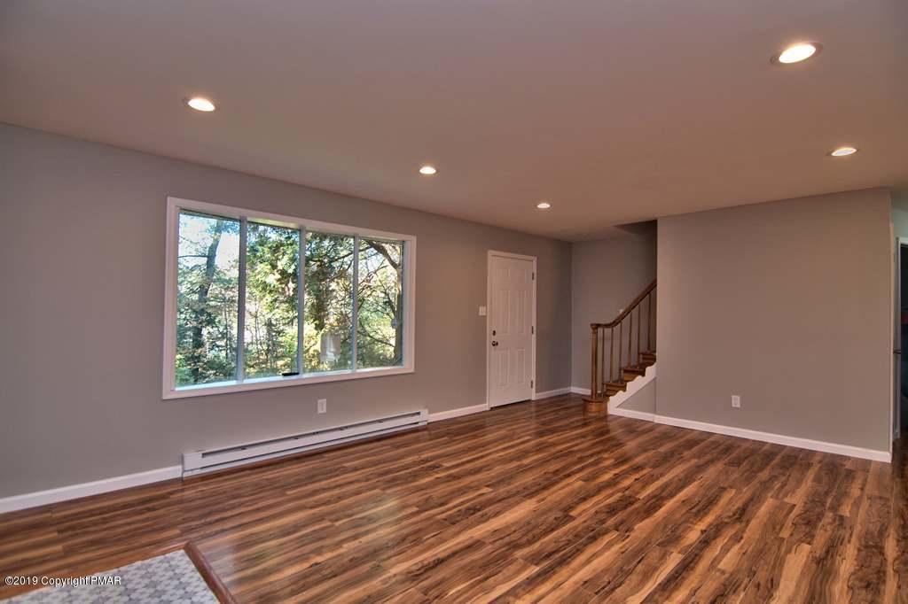 364 Merry Hill Road Bartonsville, PA 18321 - Photo 11 of 55 Living Room