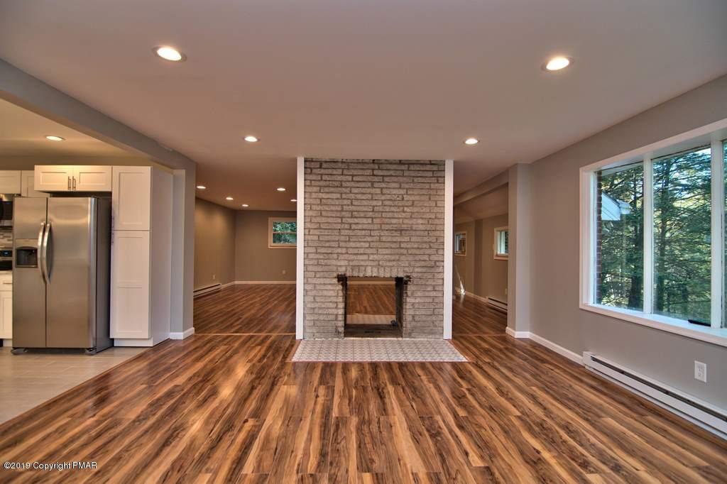 364 Merry Hill Road Bartonsville, PA 18321 - Photo 13 of 55 Living Room