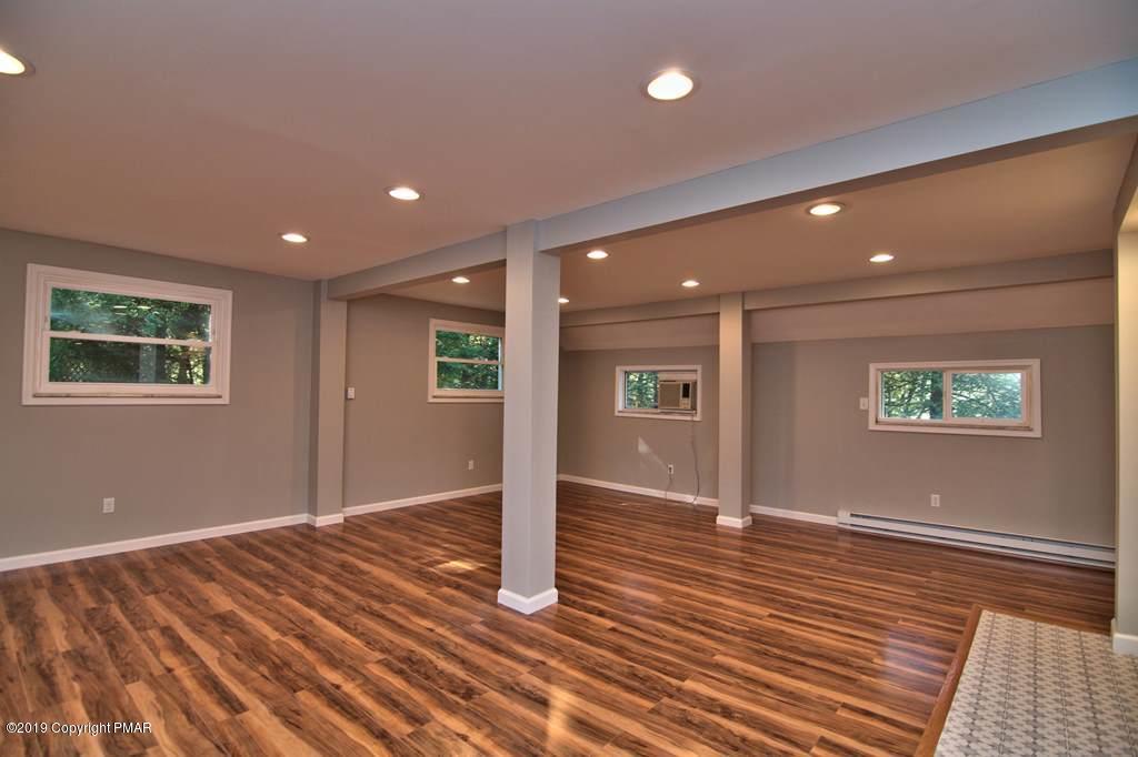 364 Merry Hill Road Bartonsville, PA 18321 - Photo 16 of 55 Living Room