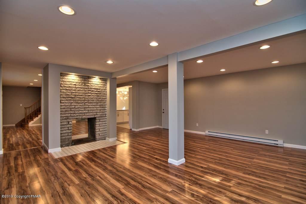 364 Merry Hill Road Bartonsville, PA 18321 - Photo 10 of 55 Living Room