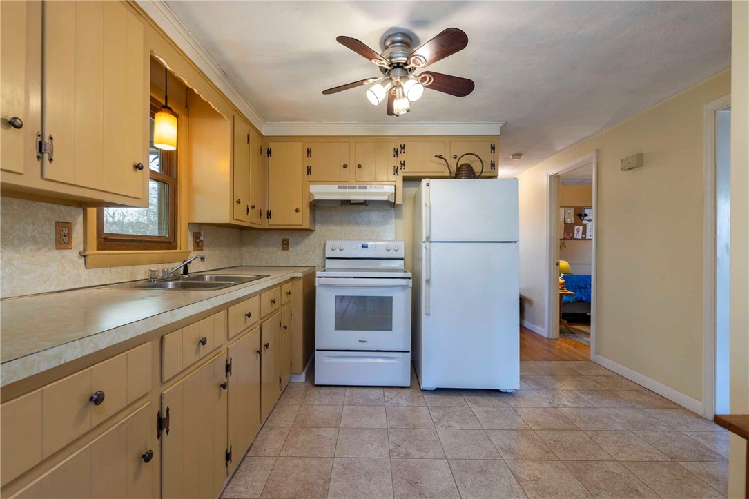 489 Maple Valley Road Coventry, RI 02816 - Photo 10 of 45