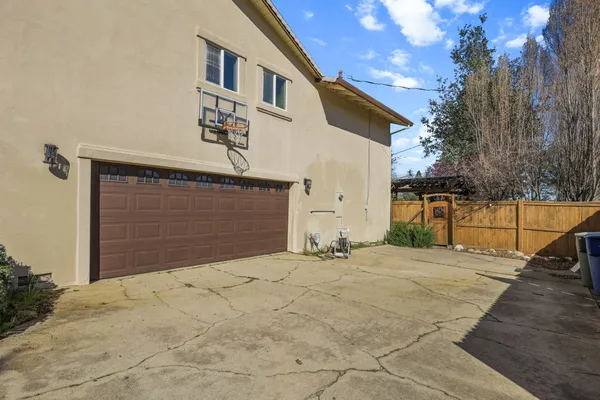 $599,000 | 3410 Scenic Drive, Redding, CA 96001