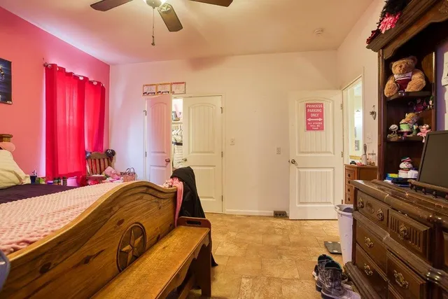 a view of a house with back yard