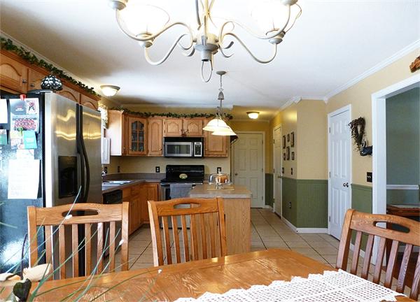 191 Mazarin Street Springfield, MA 01151 - Photo 8 of 26