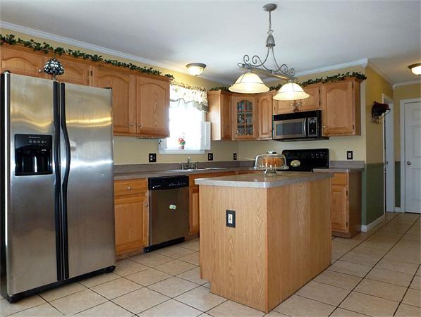 191 Mazarin Street Springfield, MA 01151 - Photo 9 of 26