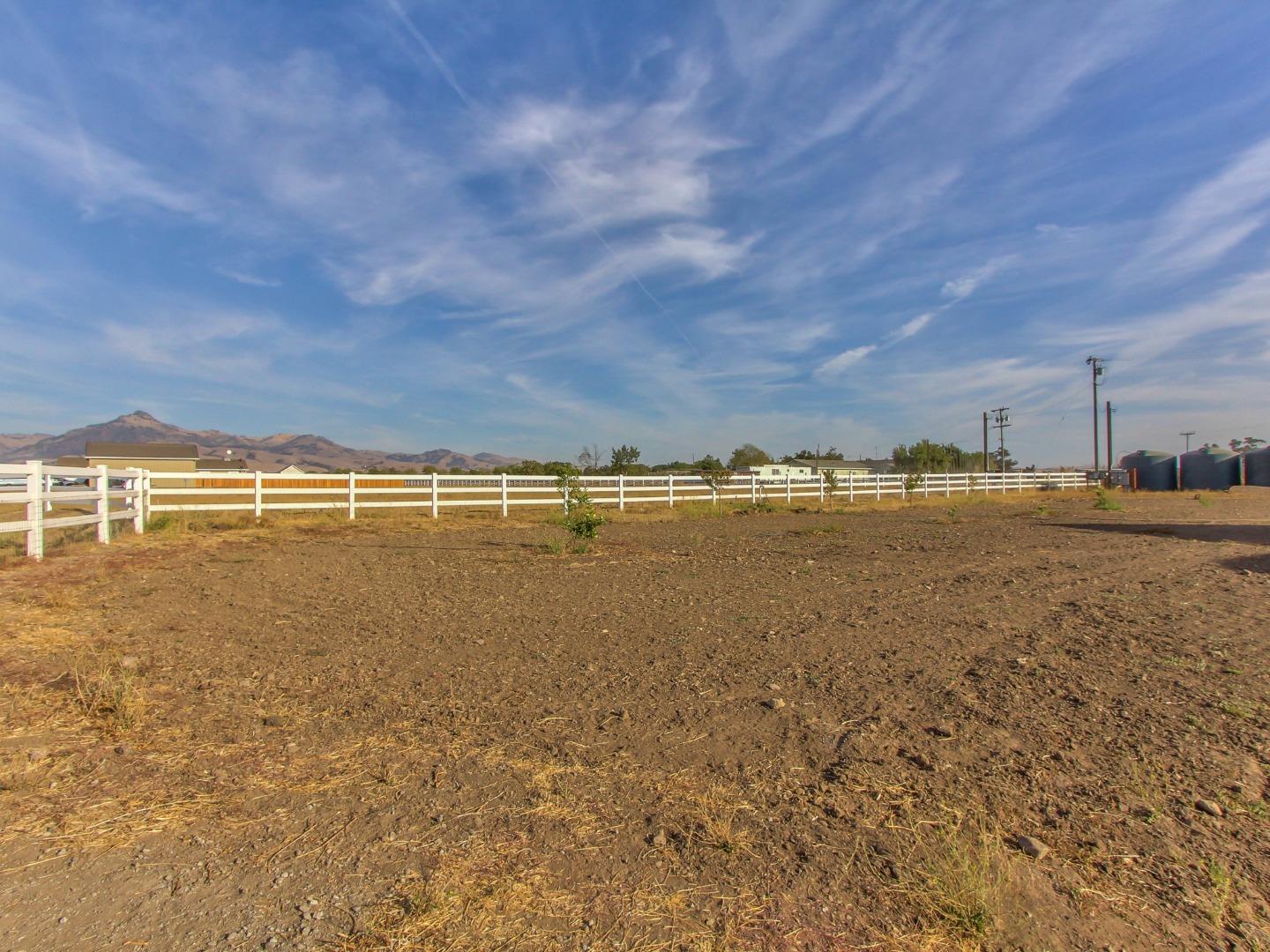 271 Magladry Road Hollister, CA 95023 - Photo 31 of 34 Gallery Image 31