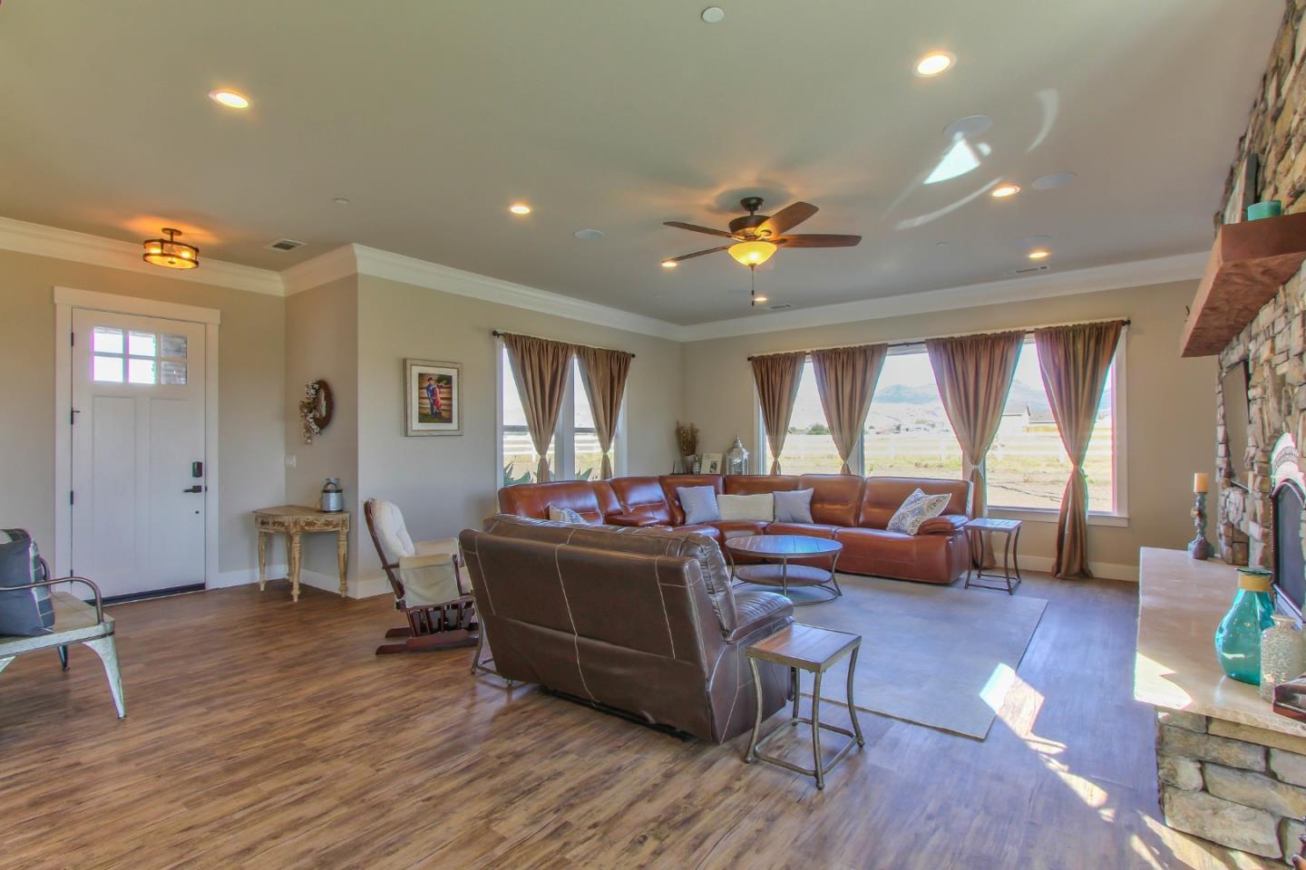 271 Magladry Road Hollister, CA 95023 - Photo 4 of 34 Gallery Image 4