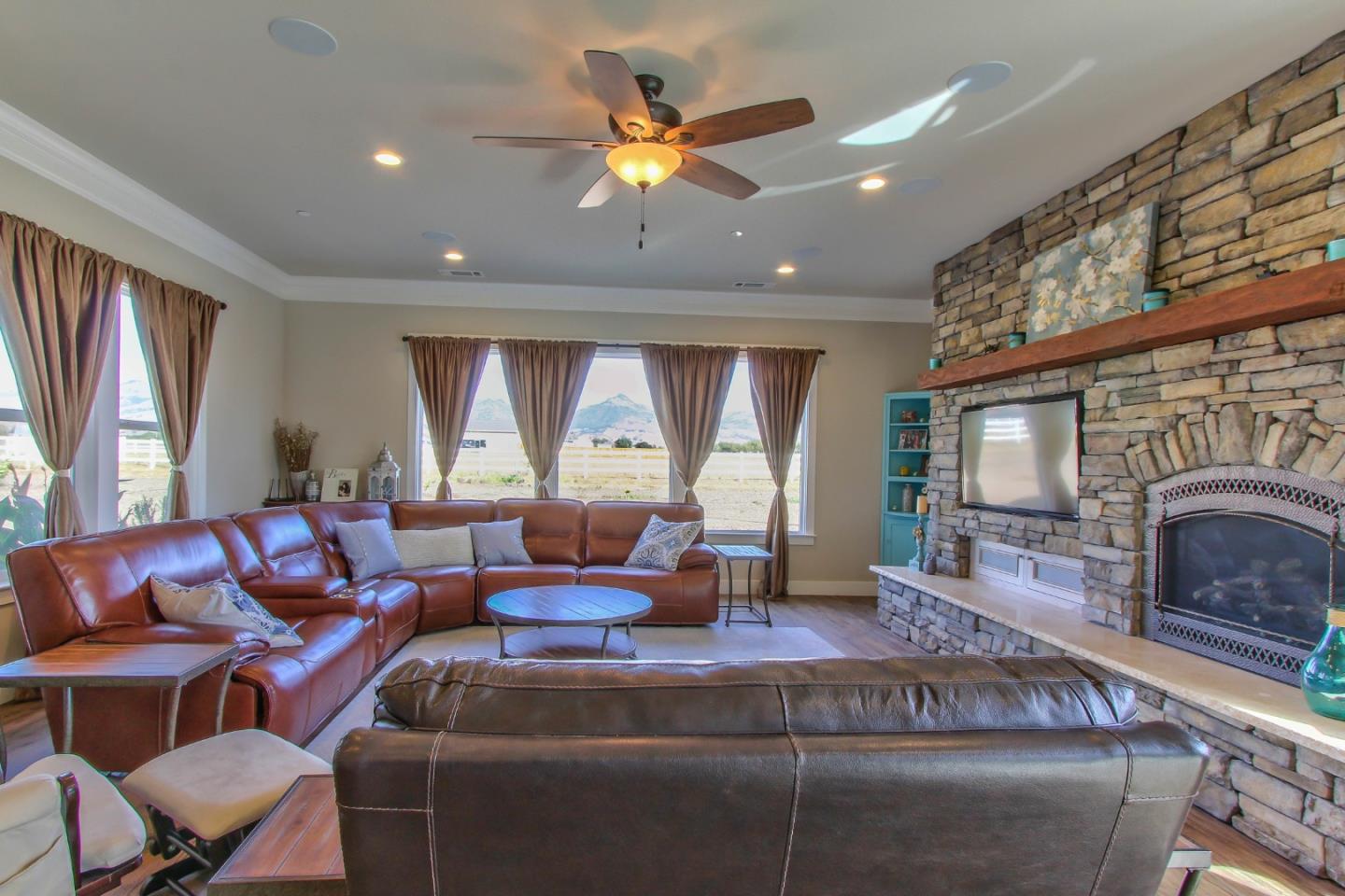 271 Magladry Road Hollister, CA 95023 - Photo 5 of 34 Gallery Image 5