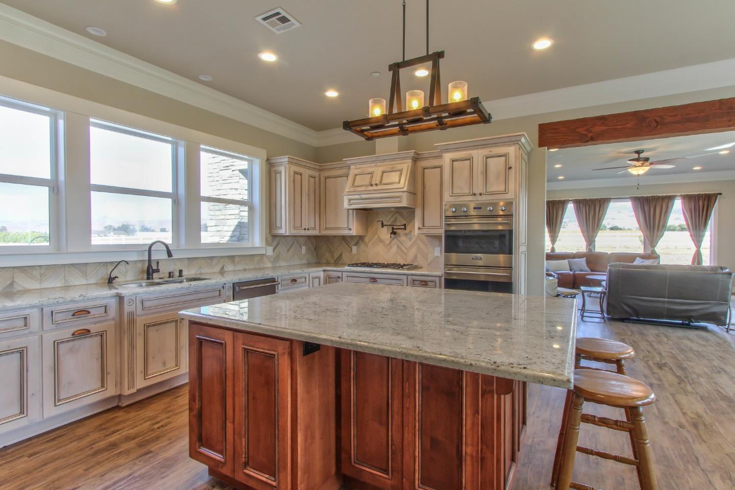 271 Magladry Road Hollister, CA 95023 - Photo 8 of 34 Gallery Image 8