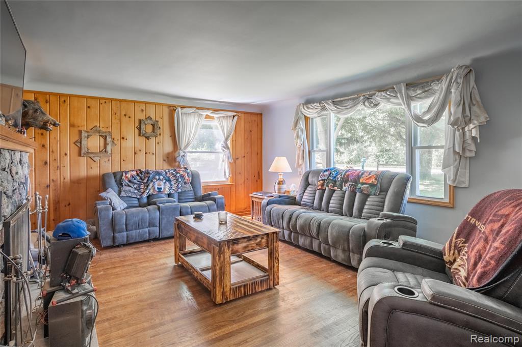 6112 State Road Fort Gratiot, MI 48059 - Photo 4 of 39