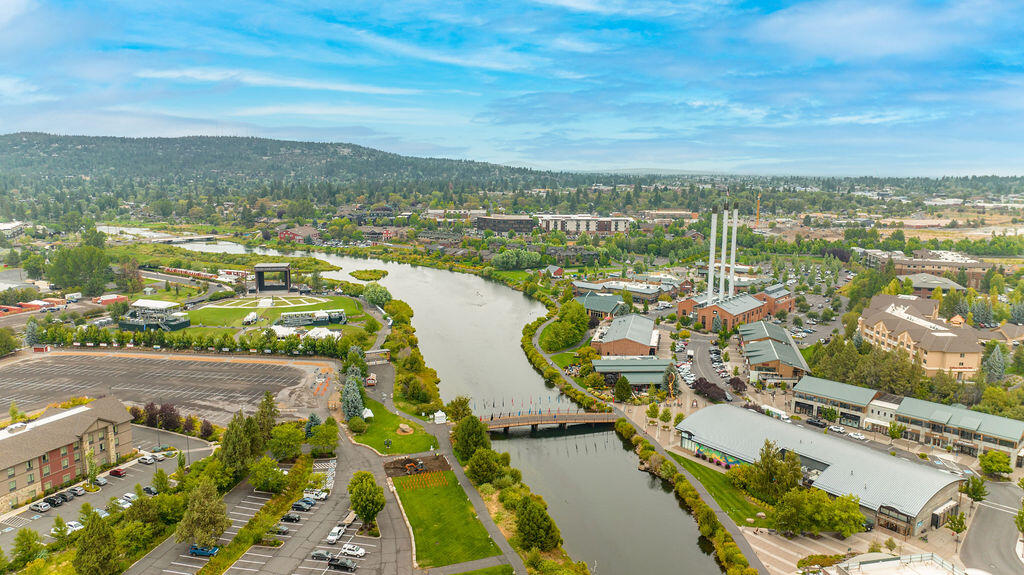 913 Southwest Vantage Point Way Bend, OR 97702 - Photo 45 of 59 RileyVisuals-24