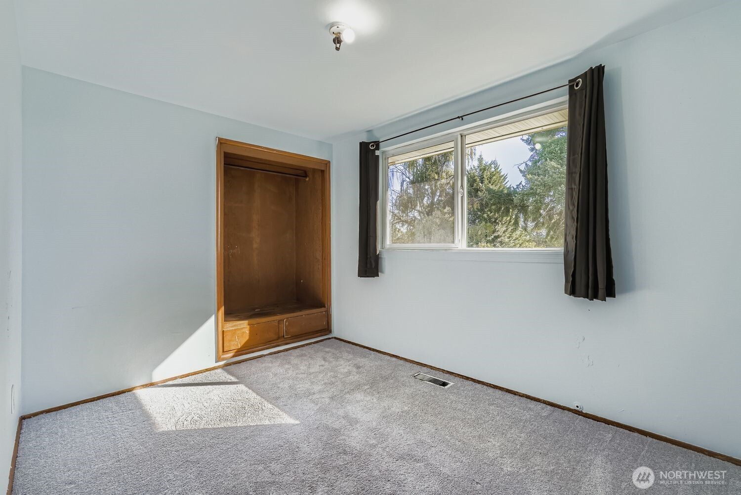 14630 3rd Avenue Southwest Burien, WA 98166 - Photo 7 of 12