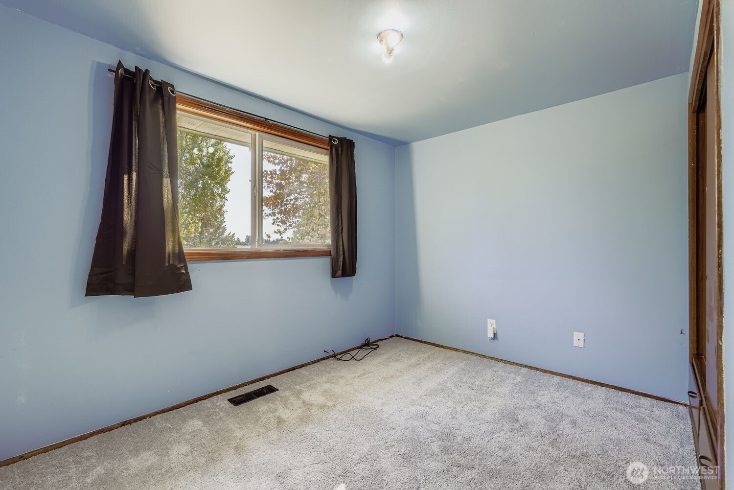 14630 3rd Avenue Southwest Burien, WA 98166 - Photo 8 of 12