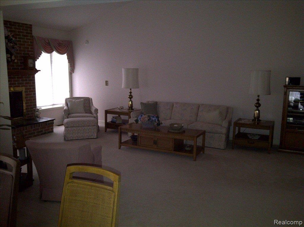 986 Pine Trail Drive, Unit 1L Rochester, MI 48307 - Photo 4 of 12 Pine Trail New 040