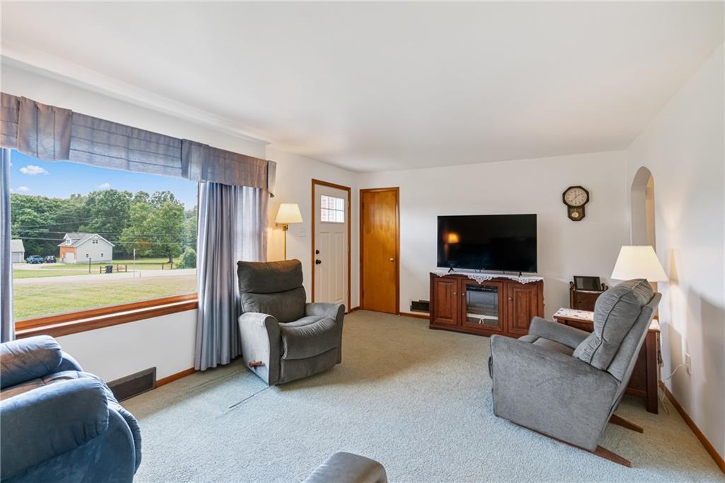 642 Wallace Run Road Beaver Falls, PA 15010 - Photo 24 of 34