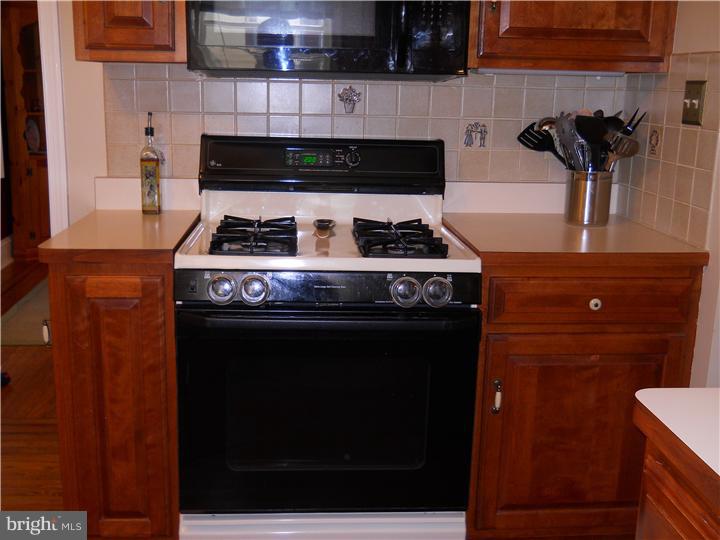 36 Forest Road Springfield, PA 19064 - Photo 11 of 24 Kitchen
