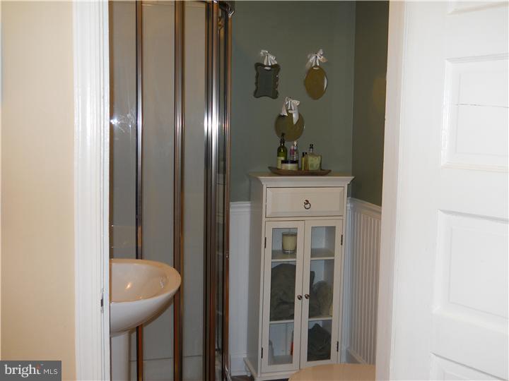 36 Forest Road Springfield, PA 19064 - Photo 21 of 24 Bathroom