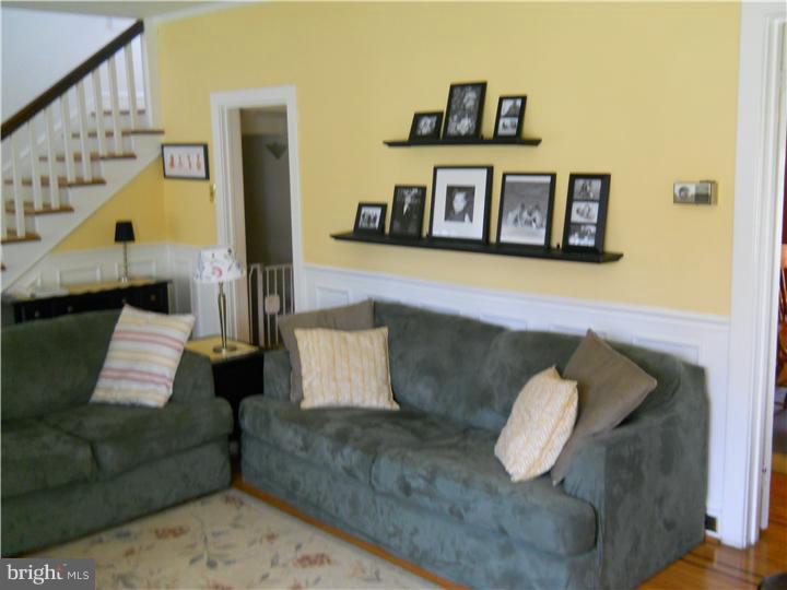 36 Forest Road Springfield, PA 19064 - Photo 6 of 24 Living Room