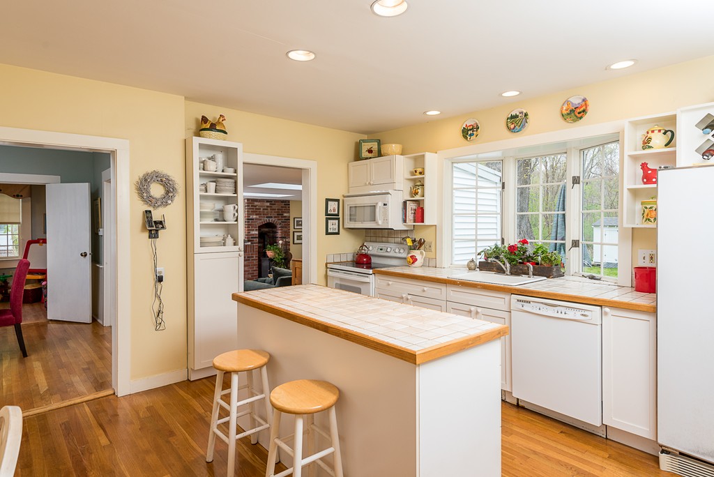 112 Gannett Road Scituate, MA 02066 - Photo 6 of 30 Gallery Image 6