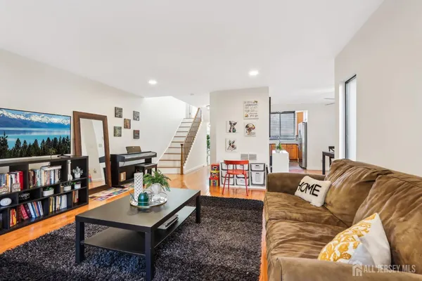$615,000 | 627 Sayre Drive, Plainsboro, NJ 08540