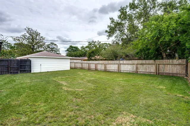 a view of a backyard with green space