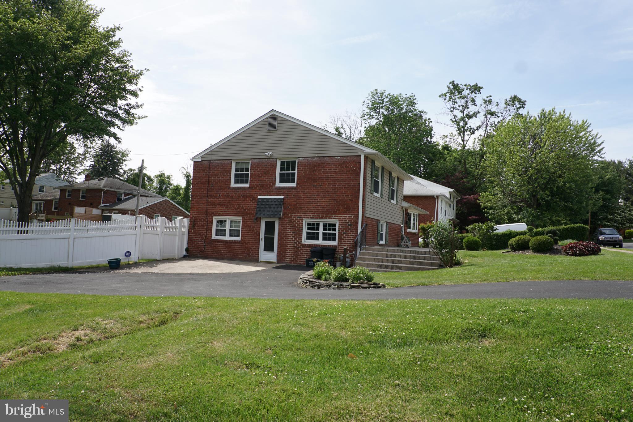 4600 Spring Street Brookhaven, PA 19015 - Photo 23 of 28 Side
