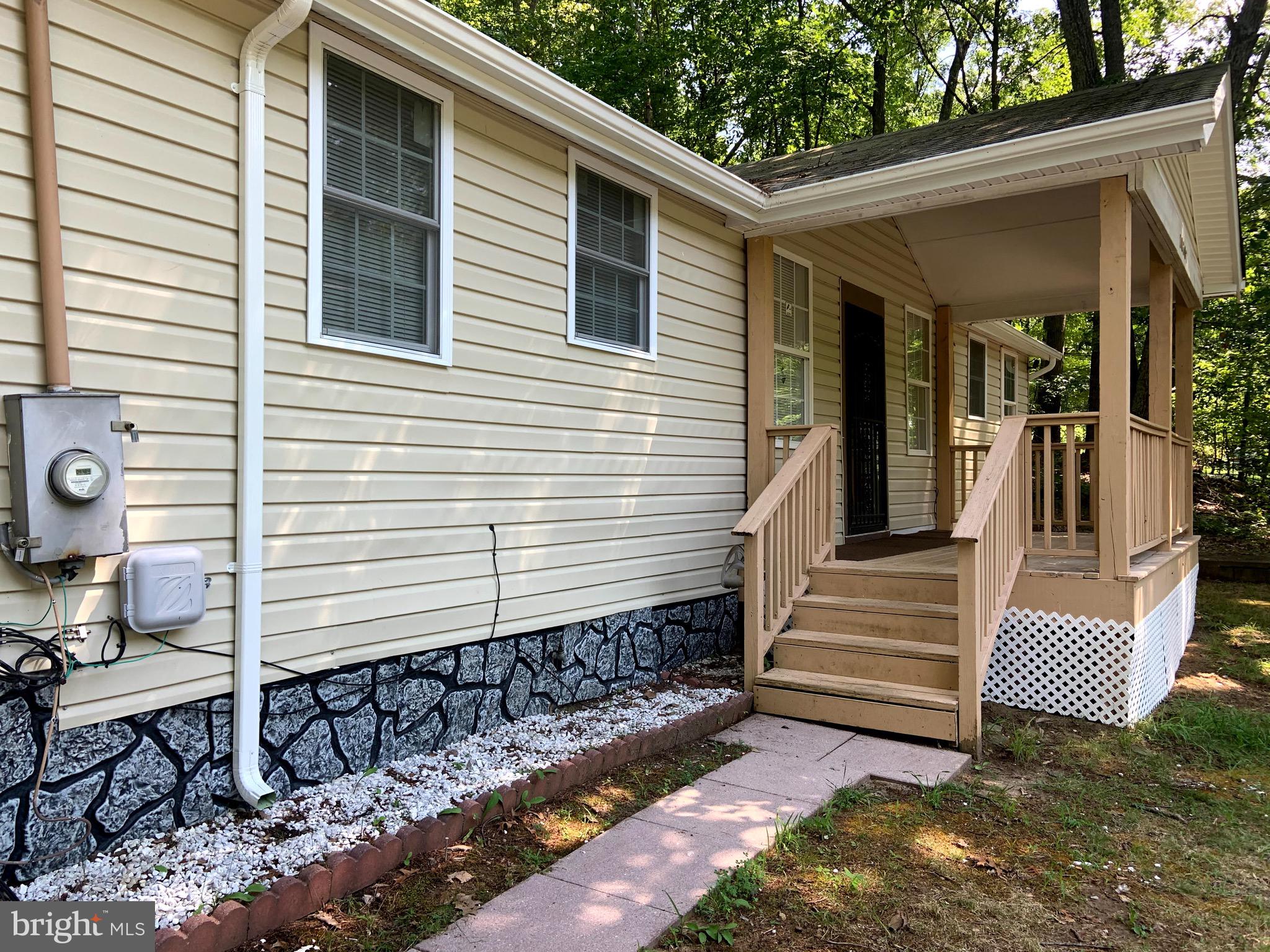 18307 Old Triangle Road Triangle, VA 22172 - Photo 3 of 32