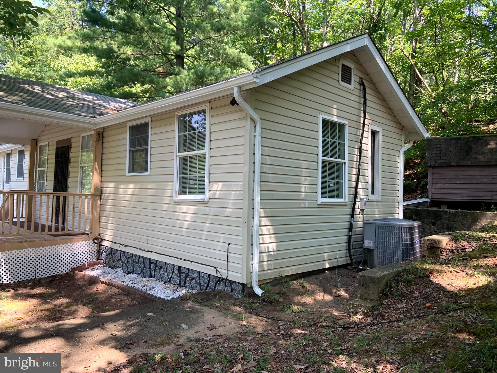 18307 Old Triangle Road Triangle, VA 22172 - Photo 5 of 32