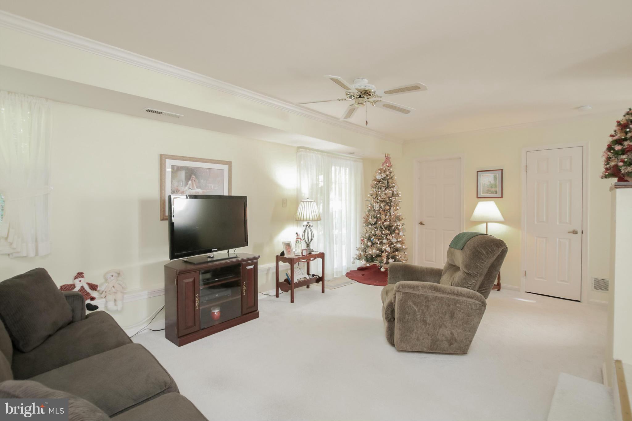 4400 Fieldgreen Road Baltimore, MD 21236 - Photo 14 of 30 Family Room