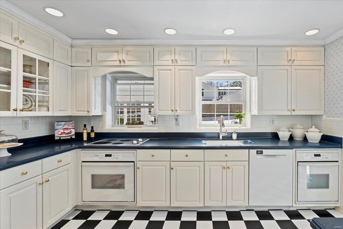 2 Nassau Drive St. Louis, MO 63124 - Photo 11 of 36