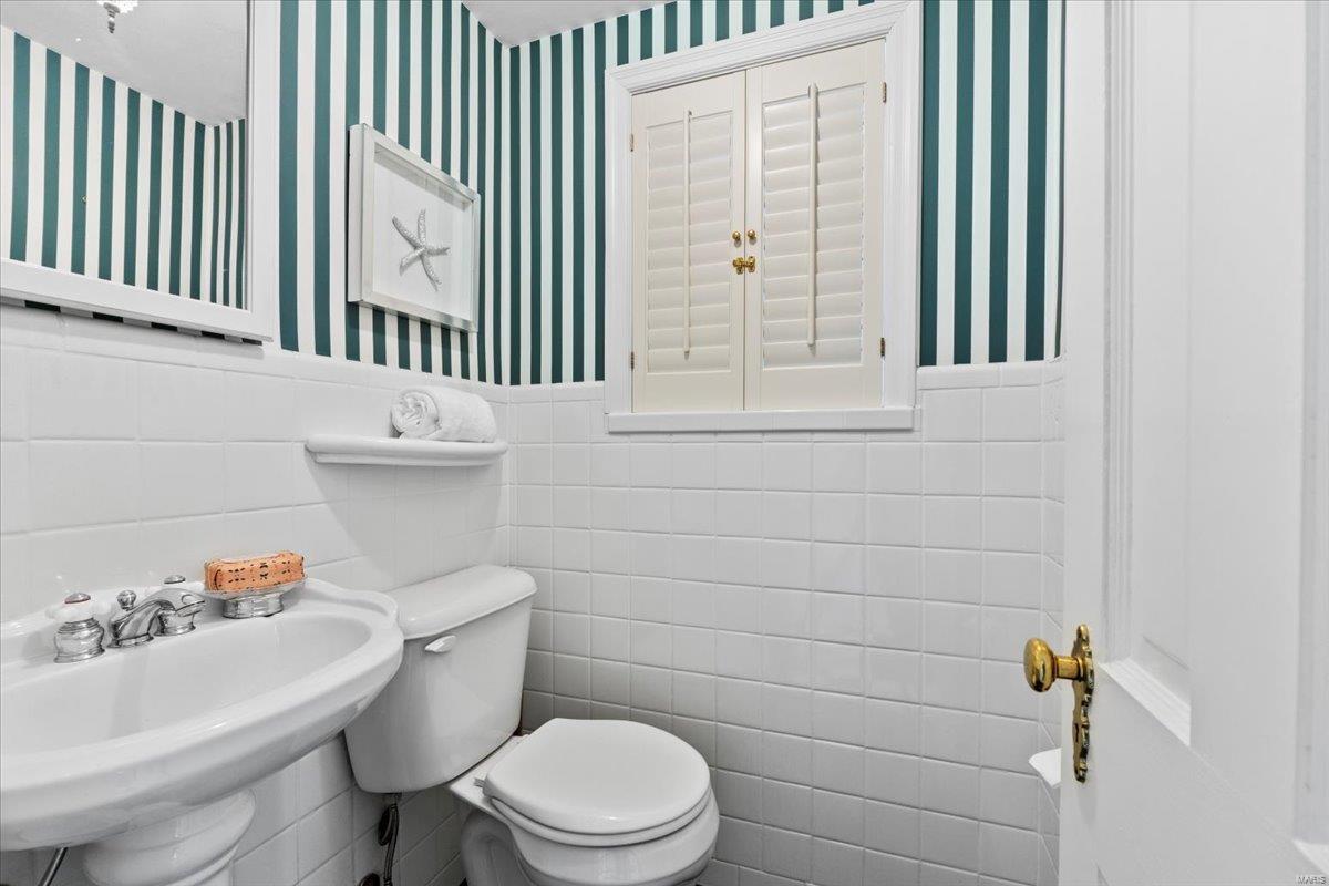 2 Nassau Drive St. Louis, MO 63124 - Photo 15 of 36