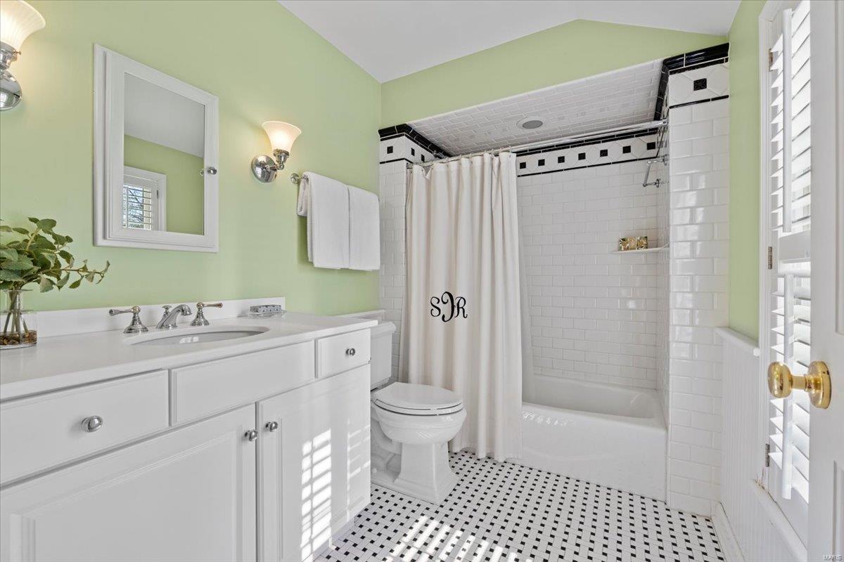 2 Nassau Drive St. Louis, MO 63124 - Photo 18 of 36