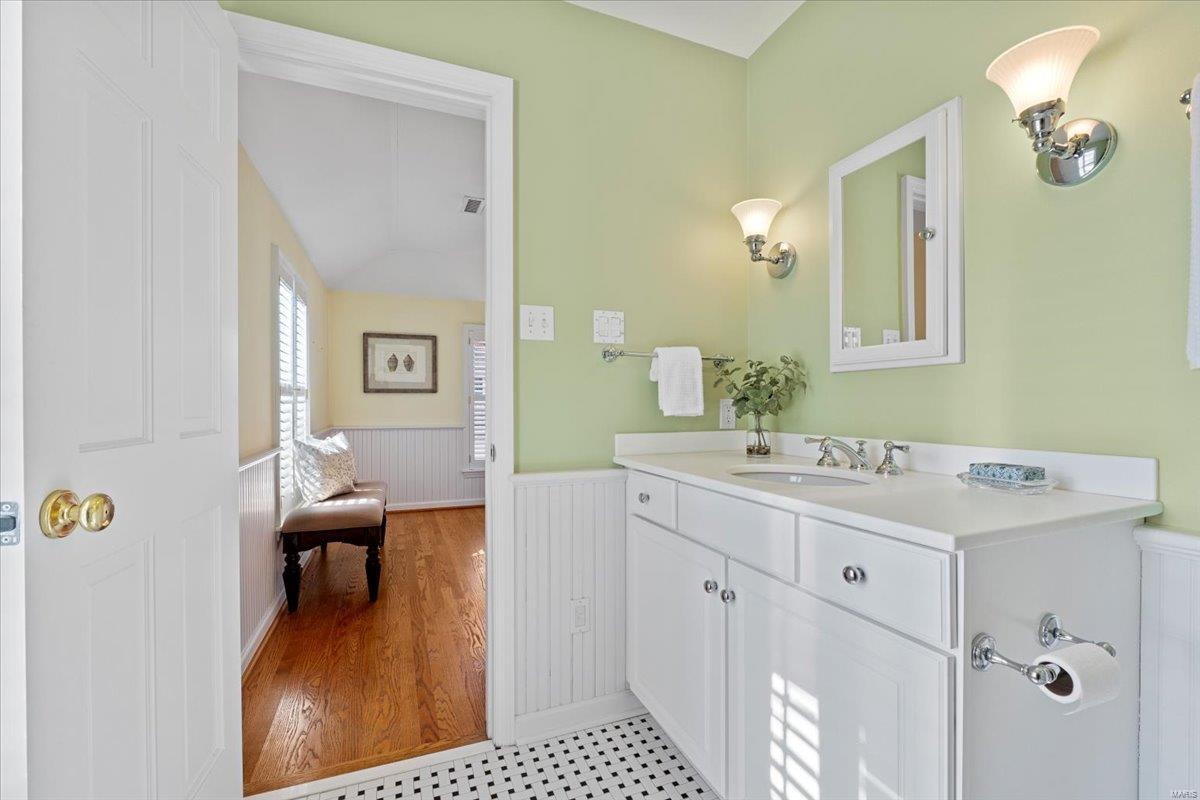 2 Nassau Drive St. Louis, MO 63124 - Photo 19 of 36