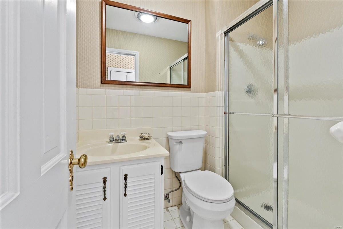 2 Nassau Drive St. Louis, MO 63124 - Photo 25 of 36