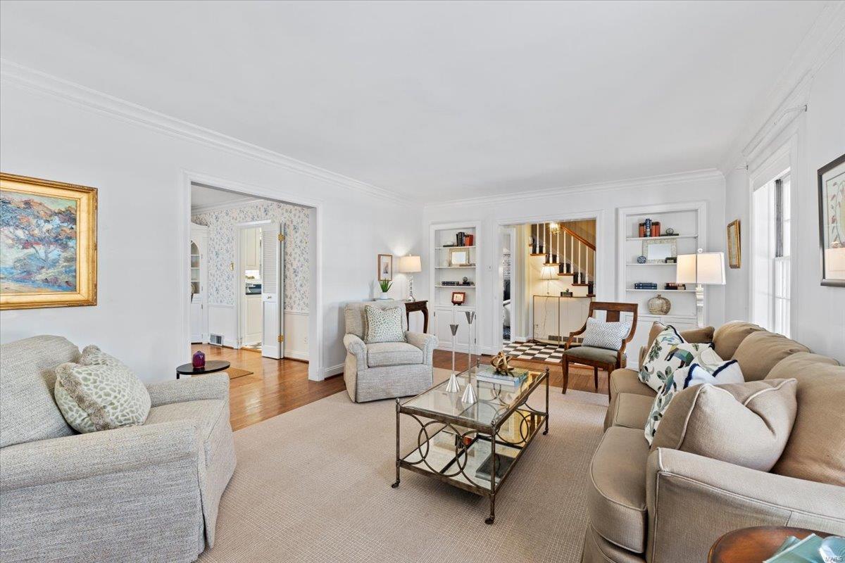 2 Nassau Drive St. Louis, MO 63124 - Photo 4 of 36