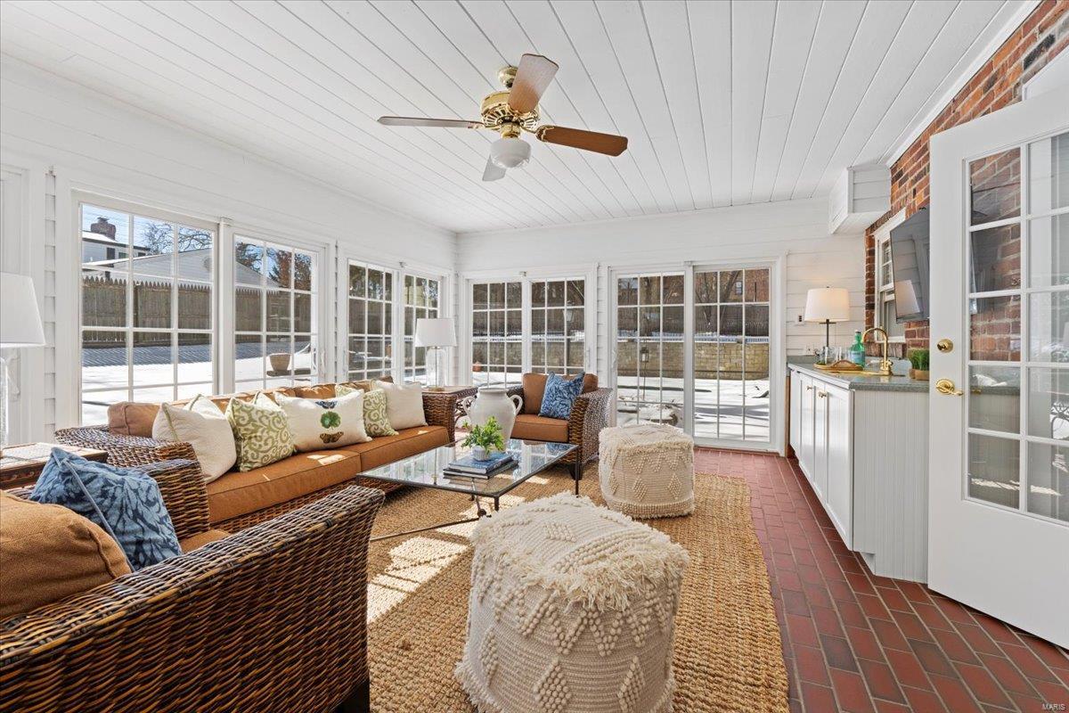 2 Nassau Drive St. Louis, MO 63124 - Photo 8 of 36