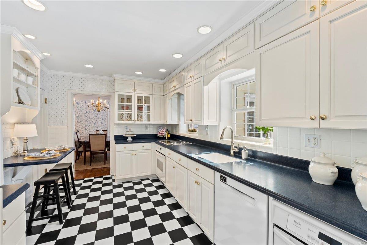 2 Nassau Drive St. Louis, MO 63124 - Photo 10 of 36