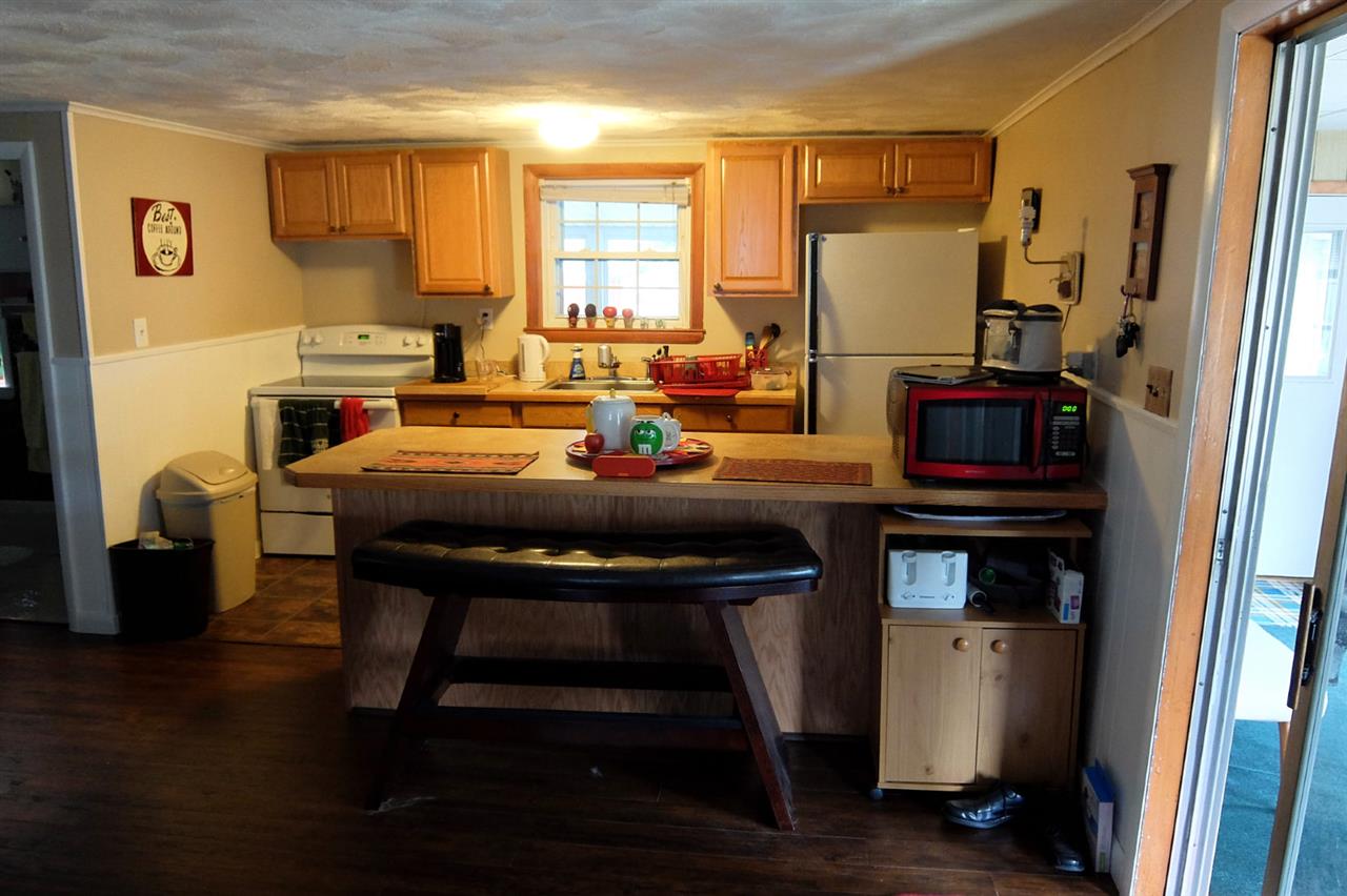 170 President Road Manchester, NH 03103 - Photo 3 of 11